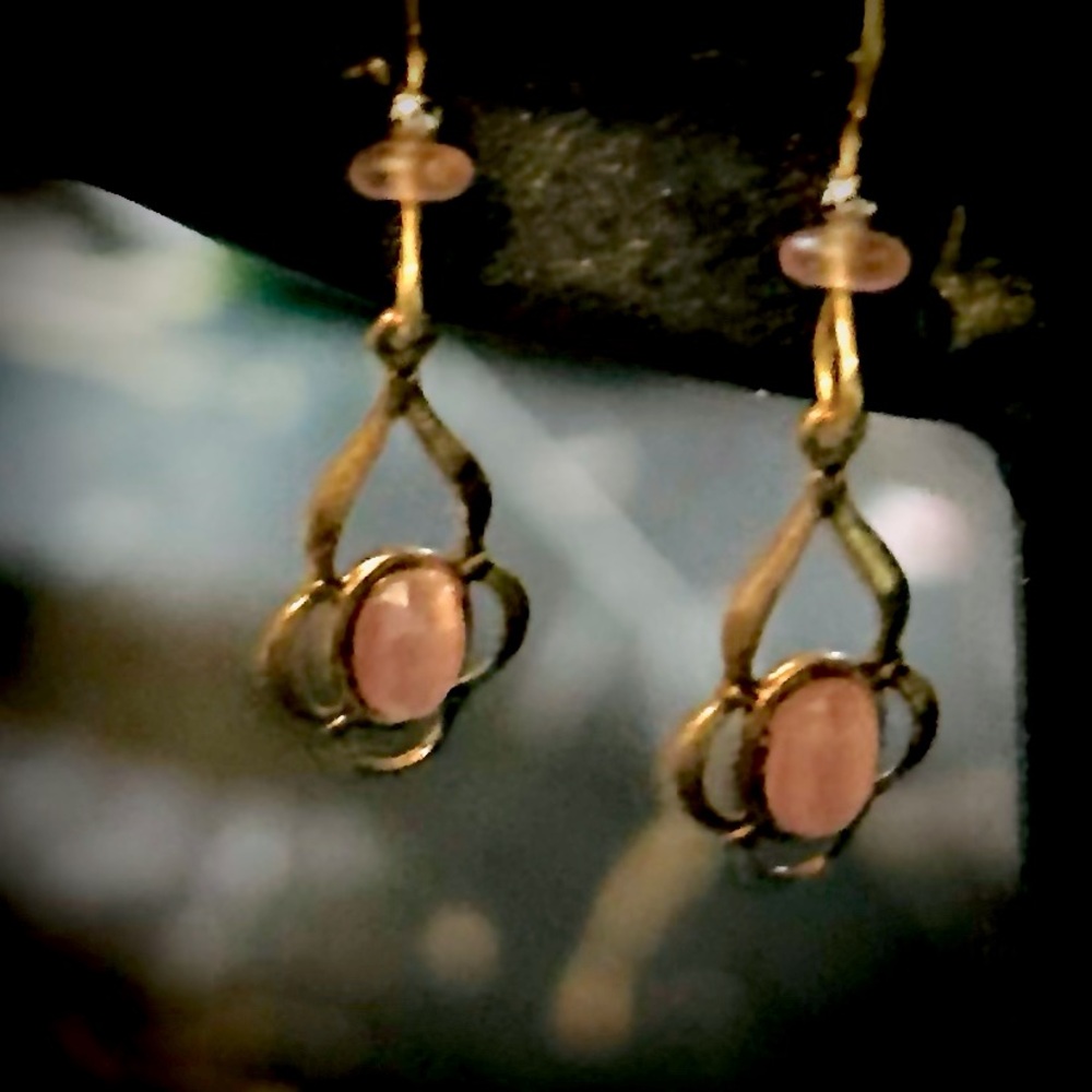 SOLD!! 🪄Pink Dangle Earrings with Copper Wire. Vintage inspired